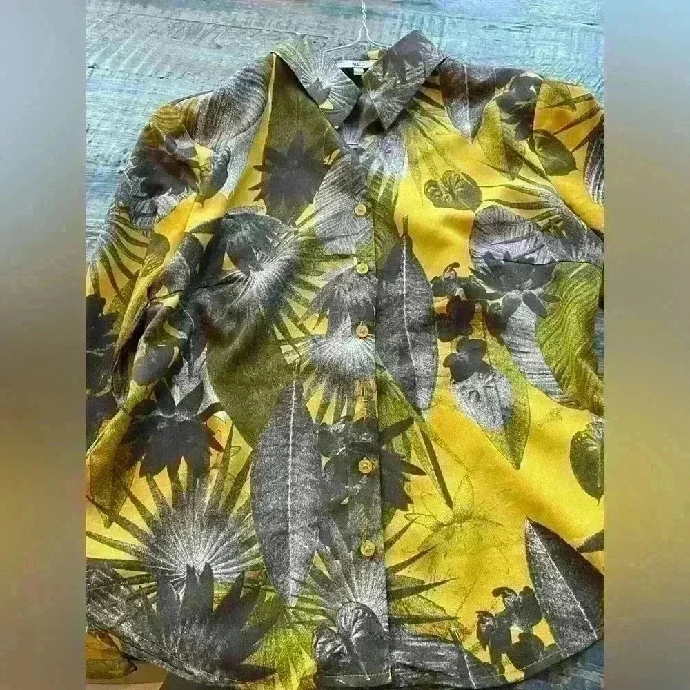 Milano Button Down V Neck Blouse Women Size Small Sharp Collar